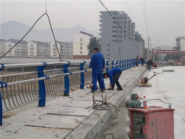 垫江不锈钢复合管护栏常见问题及解决方案
