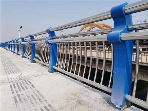 垫江304不锈钢复合管护栏的生产工艺揭秘